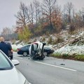 (Video) Prizor na putu kod Mladenovca opominje: Sudar dva automobila zbog mokrog kolovoza, otvorite četvore oči!