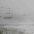 (Foto) Sneg u maju: Kopaonik se zabeleo, zahlađenje donelo zimske uslove na planini