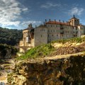 Šta piše na tabli koja dočekuje hodočasnike u Hilandaru: Pravila koja važe na Svetoj Gori