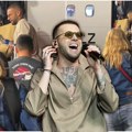 Vladan iz Magla benda neće VIP tretman! Pevač strpljivo čekao u redu za ukrcavanje na avion - evo kako su ljudi reagovali kad…