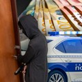 Policija traga za fantomom sa Klise! U crnoj jakni sa kapuljačom usred noći upao u kuću, nadzorne kamere sve snimile: "To je…