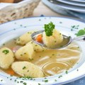 Najmekše knedle za supu koje se ne raspadaju: 2 kapi ovog sastojka čuda čina, ovaj trik mnogo vredi