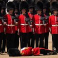 London na 30 u plusu: Najmanje tri vojnika KOLABIRALA tokom vojne parade