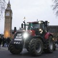 Протест пољопривредника у Британији: Трактори возили кроз Лондон