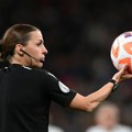 Istorija u Grčkoj - žena sudi finale Kupa