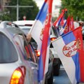 Srpske zastave na ulicama Novog Sada, kolone automobila na bulevarima (VIDEO)