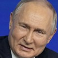 Vladimir Putin nasmejao sve na pitanje o vladi! Uporedio je sa petlom: "Stavićemo ga u supu"