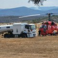 Po paklenim temperaturama čak 10 sati u vazduhu: Srpski Kamov i dalje gasi požare u Severnoj Makedoniji (foto)