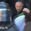 Visoki oficir Žandarmerije čupao za kosu aktivistu: Podneta krivična prijava (VIDEO)