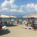 "Uglavnom to rade naši ljudi": Srpkinja slikom sa plaže u Makarskoj izazvala haos na mrežama (Foto)