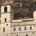 Stroga pravila u manastiru Ostrog Ovakvo ponašanje u svetinji nikako nije dozvoljeno - ulaz će vam biti zabranjen!