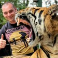 Jede škorpije, mazi tigorve i iguane, poseduje nekretnine u svetu: Darko Filipović troši kao milioner, kolege ga urnisale "u…