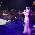 Turbo i folk žurka: Breskvica muzikom i pesmom "zapalila" publiku u Leskovcu