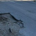 Duboke rupe u Mokranjčevoj u Nišu, vozači rizikuju sudar izbegavajući ih