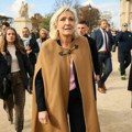 Politiko: Le Pen se neće kandidovati za predsednicu ako sud ne poništi zabranu