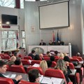 Sednica niške Skupštine: Opozicija kritikuje povećanje plata direktorima, vlast kaže sve po zakonu [blog uživo]