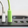Bacate pare na skupe USB kablove: Saznajte kada vam treba najbrži, a kada ne