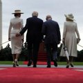 Intiman trenutak Trampa i Melanije pred kamerama tokom posete kralja Čarlsa