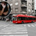 Žestoka tuča u autobusu, stariji čovek izbacio mladića sa devojkom: Drama u Beogradu, isplivao snimak (video)