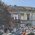 Prikupljanje potpisa za studentsku listu u više gradova, građani čekaju u redovima (FOTO)