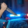 (Uznemirujući video) Pogledajte kako je izboden muškarac u Novom Sadu: Prišao mu dok je izlazio iz auta i zario nož u stomak…
