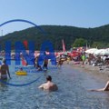 Spasilac na skuteru stigao u zadnji čas: Muškarac iz Novog Pazara spašen od utapanja na plaži kod Ulcinja