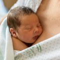 Vrtoglave cene oprema za bebe: Drastično poskupeli kolica, krevetac i kozmetika, roditeljima potrebne najmanje dve prosečne…