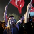 Trešti "Jutro je" u Istanbulu Uz srpsku pesmu slavili poraz Erdoganove partije (video)
