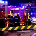 Dramatične scene u Beogradu: Zapalio se automobil u ulici Dragice Končar, mladić (25) hitno prebačen u Urgentni (foto)