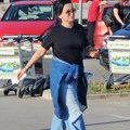 Široka odeća i velike naočare za sunce: Andreana Čekić ovako izgleda kad nije tip-top sređena - uhvatili smo je na…