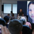 Fondacija Angelina poklonila maturske haljine i odela za decu bez roditelja