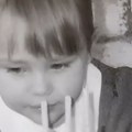 Ćerka poznatog pevača rano je napustila roditeljski dom: Sada je ponovo kod kuće i proslavlja 41. rođendan, prepoznajete li je?…