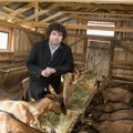 Na selu ima pet kuća, a SAD pokazao kako sređuje imanje: Naš glumac (40) je davno napustio Beograd, a ovako izgleda održavanje…