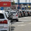 Zadržavanja za automobile na nekoliko graničnih prelaza ovde su najveće gužve