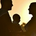 Pevač se ženi u oktobru! Nakon što je stigao sin Lazar, sprema feštu, pozivnice poslate, a mlada je oko jedne stvari odrešila…