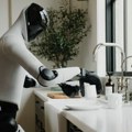 (Video) Ovaj robot obavlja sve kućne poslove! Pere sudove, stavlja veš u mašinu, čisti, zaliva cveće i donosi hranu