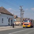 Težak sudar kamiona i auta kod kuzmina: U nesreći više povređenih, vatrogasci na terenu - u toku je izvlačenje ljudi iz vozila…