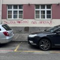 SNS o grafitima na pozorištu: „Večiti gubitnici jedino nasiljem uspevaju da skrenu pažnju na sebe“