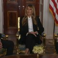 Melanija nema komentar: Novinar "pritisnuo" prvu damu, pa nastao muk