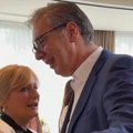 "Hvala na svemu, 10 godina nije mali period" Vučić organizovao koktel za zaposlene u Predsedništvu: Bilo je i plesa i po neka…
