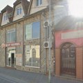 Zapalio se poznati restoran u Novom Sadu: Vatrogasne ekipe i hitna pomoć na terenu, gosti odmah evakuisani