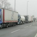 AMSS: Kamioni na Batrovcima čekaju pet sati