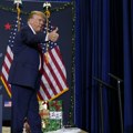 „Neka trunu u paklu“: Tramp uputio božićnu čestitku protivnicima