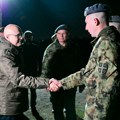 Ministar Vučević u novogodišnjoj noći obišao dežurnu jedinicu pvo: Čuvaju mir i spremni su da idu tamo gde je najteže