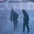 Ovo su napadači koji su ubili vernika dok se molio u crkvi? Dva maskirana lica kreću se ka nadzornim kamerama (video)