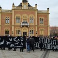 Novi Sad stao na 15 minuta za 15 žrtava, nasilnici autom krenuli na građane kod Futoške pijace