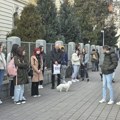 Protest ispred Gimnazije u znaku ponuđene ostavke direktorke!