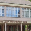 Učenica iz Niša tokom časa izašla kroz prozor i popela se na krov škole: Reagovale sve hitne službe, devojčicu spustili…
