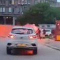 Huligani pretukli maturante u Sarajevu: Letvama udarali mladiće, ima povređenih (video)