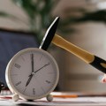 Utiče li pomeranje sata na efikasnost i produktivnost na poslu